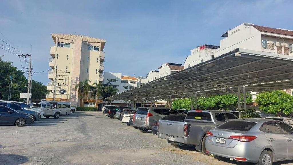 Nana Chat Bangsaen Hotel Si Racha Ngoại thất bức ảnh