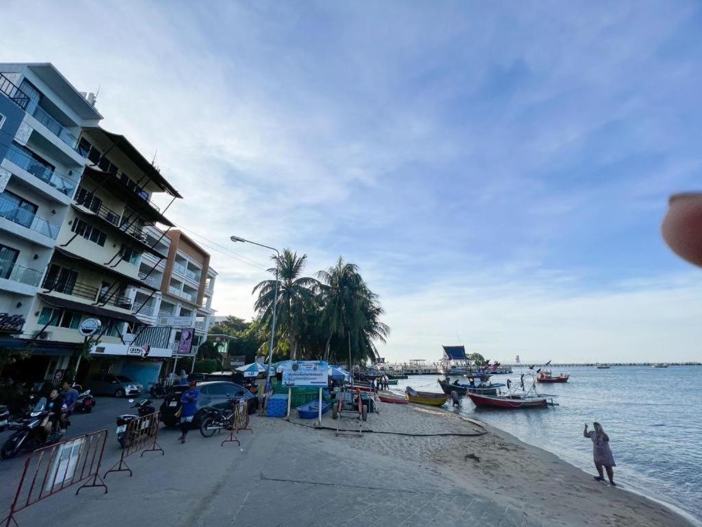 Nana Chat Bangsaen Hotel Si Racha Ngoại thất bức ảnh