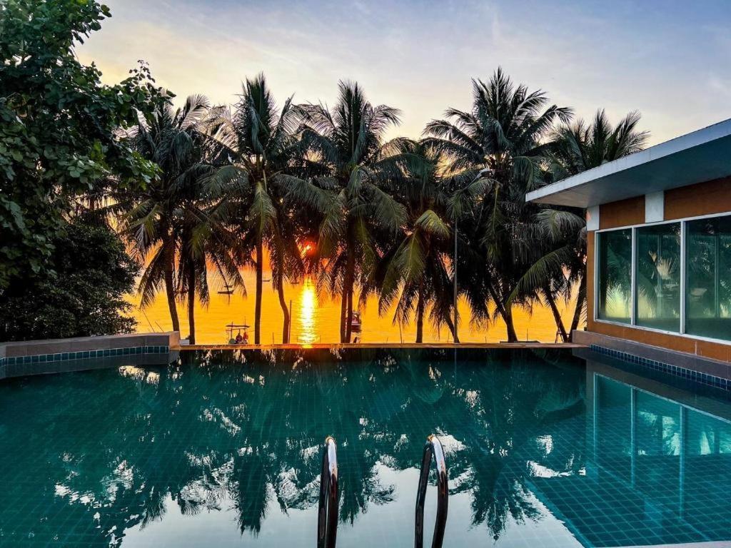 Nana Chat Bangsaen Hotel Si Racha Ngoại thất bức ảnh