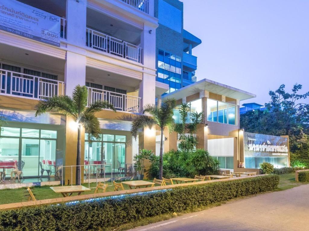 Nana Chat Bangsaen Hotel Si Racha Ngoại thất bức ảnh