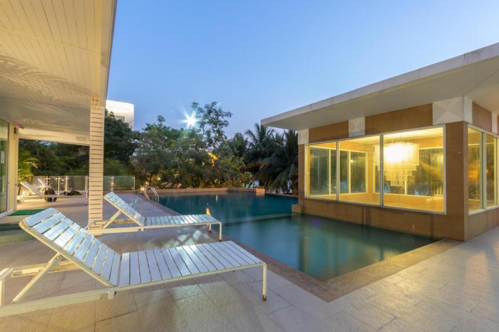 Nana Chat Bangsaen Hotel Si Racha Ngoại thất bức ảnh