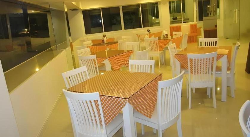 Nana Chat Bangsaen Hotel Si Racha Ngoại thất bức ảnh